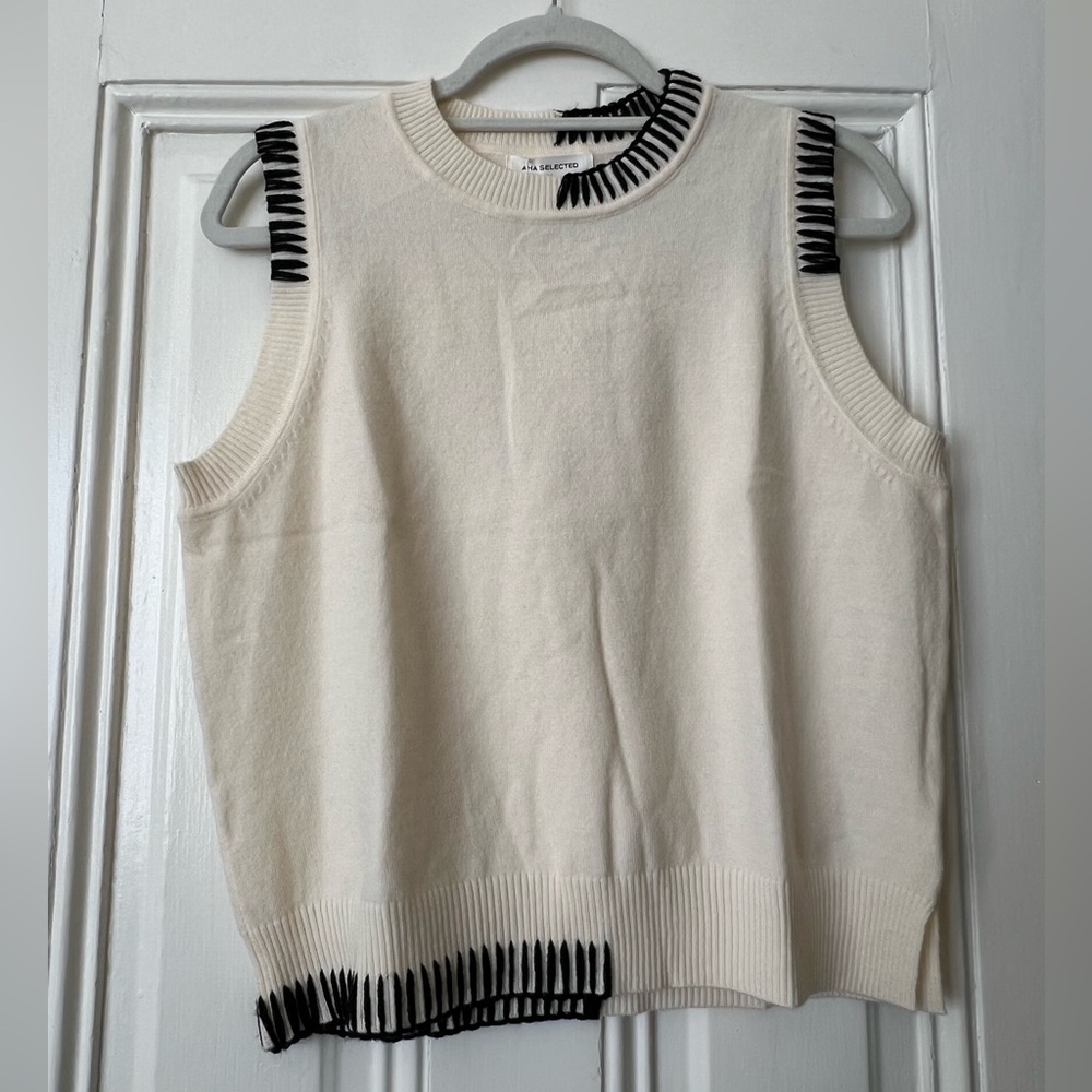 NWT White Sleeveless Knit Top with Black Accents